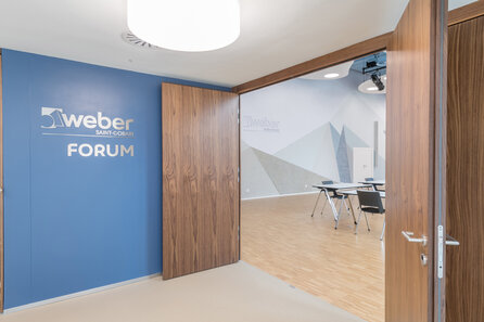 Weber-Forum Eingang